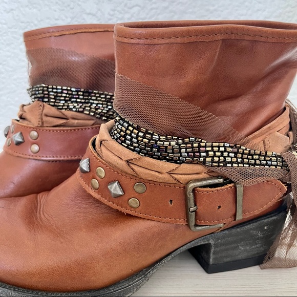 Steve Madden leather boots with iridescent beading - Picture 2 of 8